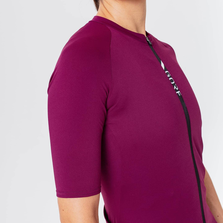 Maillot corto de ciclismo para mujer en lila, comodidad y estilo en cada pedalada