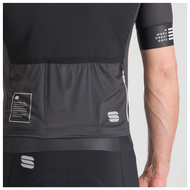 Maillot corto SPORTFUL SRK negro: estilo y comodidad para tus rutas en bici