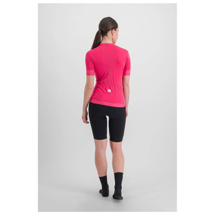 Maillot corto fucsia para mujer de SPORTFUL: comodidad y estilo en cada pedaleada