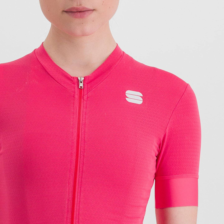 Maillot corto fucsia para mujer de SPORTFUL: comodidad y estilo en cada pedaleada