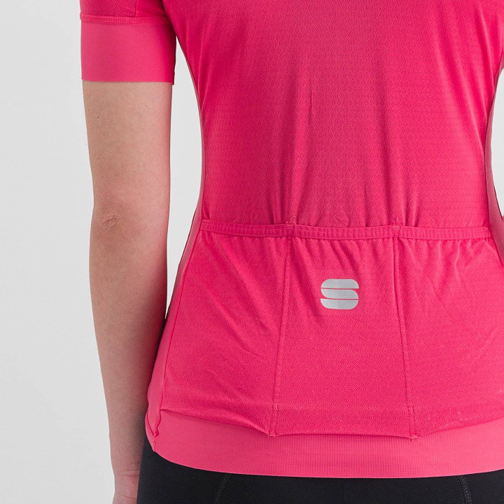 Maillot corto fucsia para mujer de SPORTFUL: comodidad y estilo en cada pedaleada