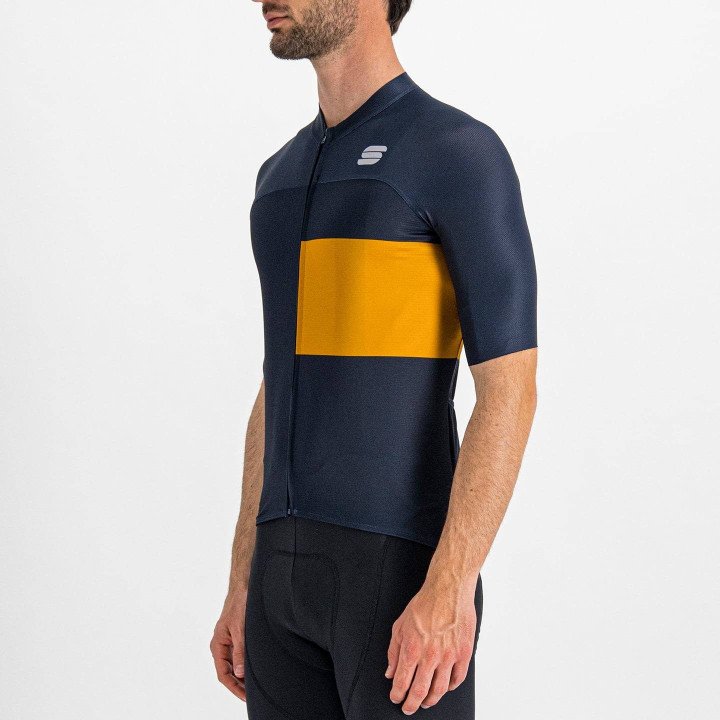 Maillot corto SPORTFUL Snap naranja y azul oscuro para ciclistas que buscan estilo y comodidad
