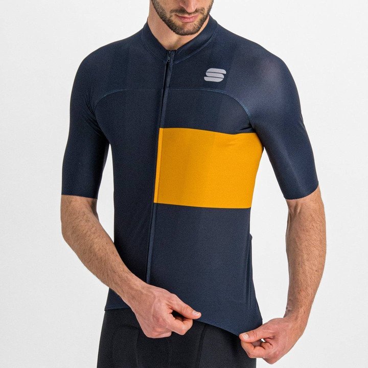 Maillot corto SPORTFUL Snap naranja y azul oscuro para ciclistas que buscan estilo y comodidad