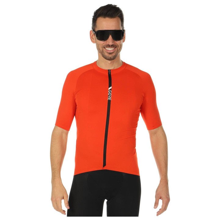 Maillot corto Torrent naranja de GORE WEAR, ideal para ciclistas que buscan comodidad y estilo