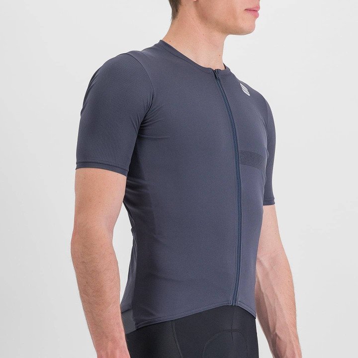 Maillot corto azul oscuro SPORTFUL: estilo y comodidad para tus rutas en bici