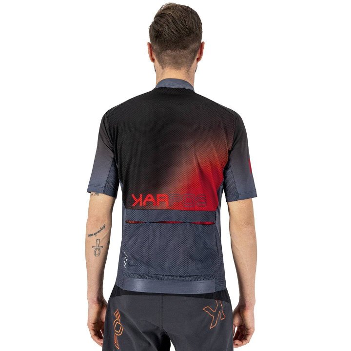Maillot de ciclismo Jump KARPOS: comodidad y estilo en cada pedaleo