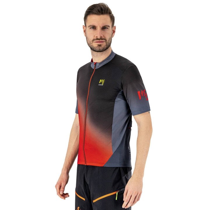 Maillot de ciclismo Jump KARPOS: comodidad y estilo en cada pedaleo